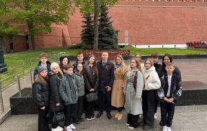 Торжественная церемония возложения цветов к Могиле Неизвестного Солдата
